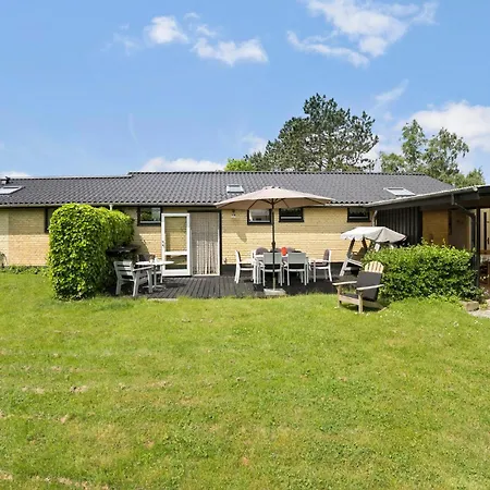 Stunning In With Kitchen Holiday home Mesinge
