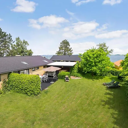 Stunning In With Kitchen Holiday home *